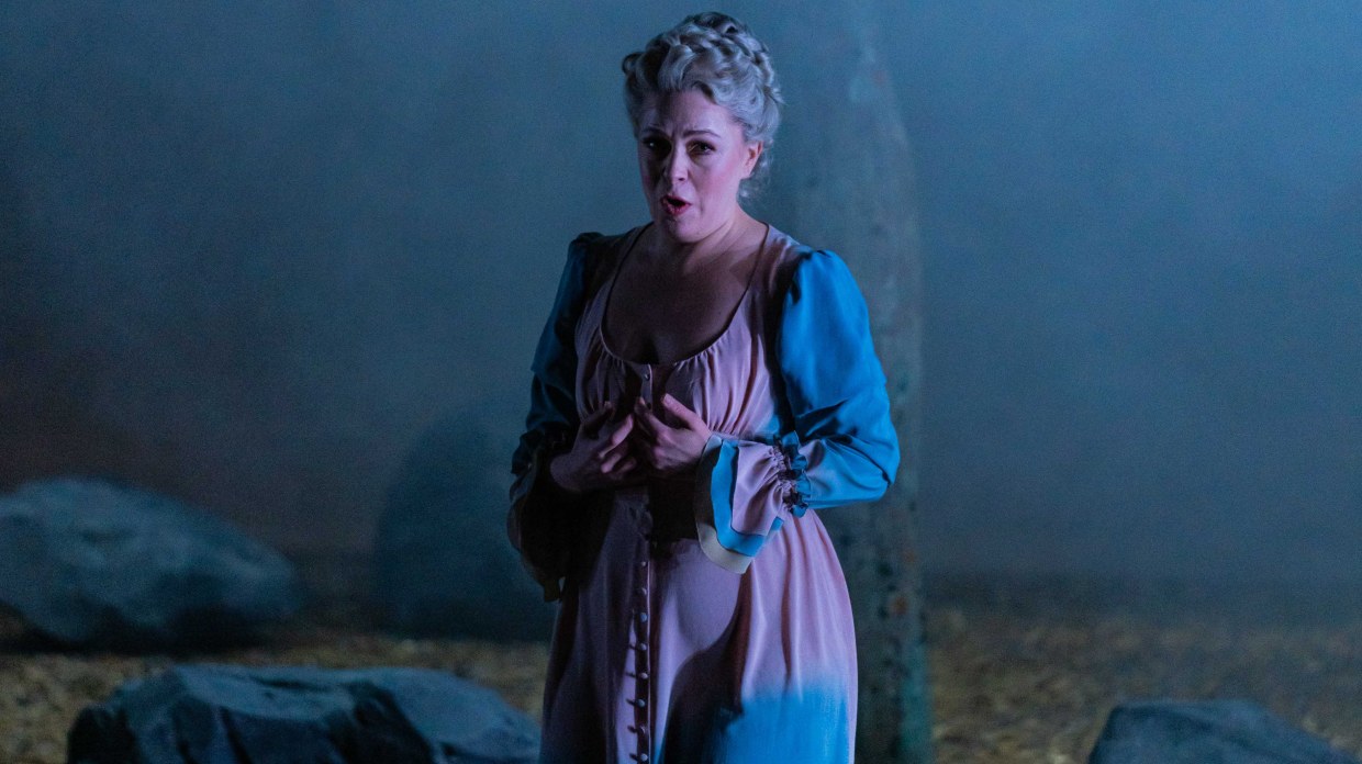 20._angelica_siobhan_stagg_-_orlando_-_theatre_du_chatelet_c_thomas_amouroux.jpg