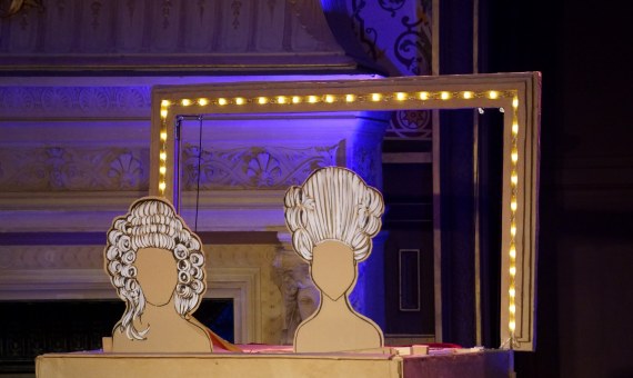 décor du spectacle Cerise au pays de l'opéra 