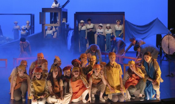 les enfants sur scène